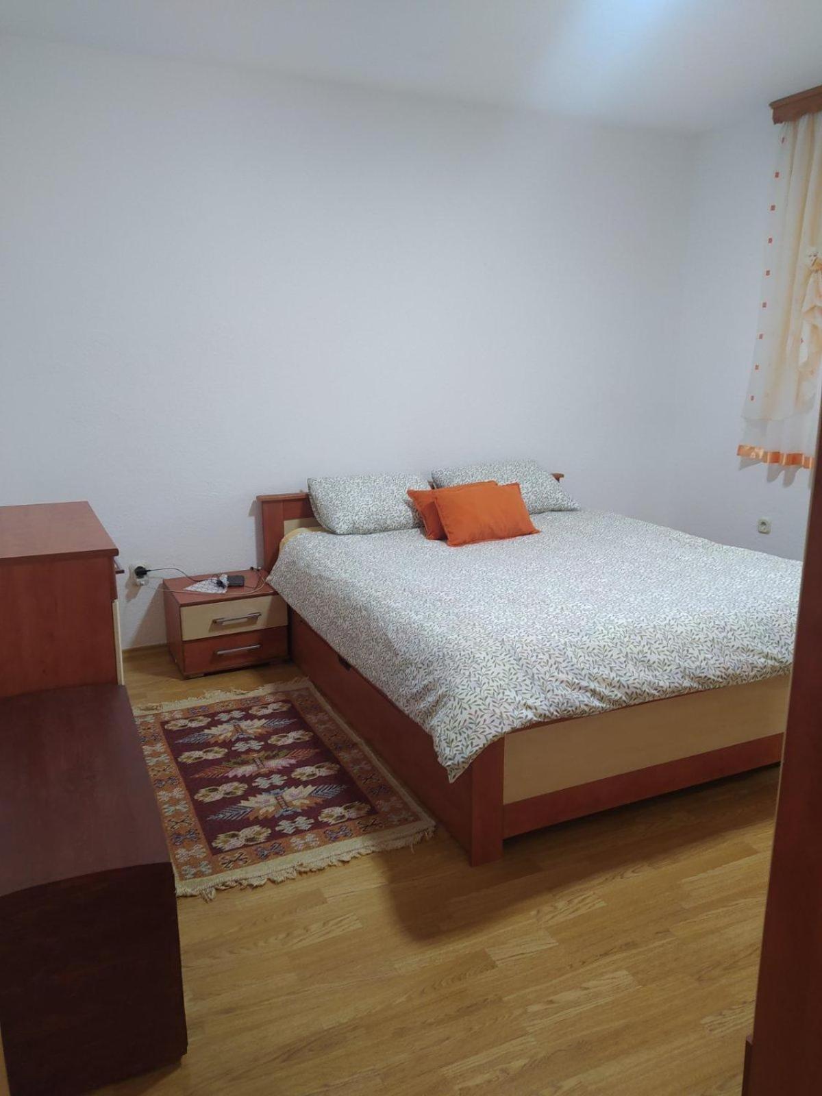 Vildana - *
